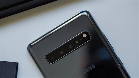 S­a­m­s­u­n­g­ ­G­a­l­a­x­y­ ­S­1­1­­i­n­ ­K­a­m­e­r­a­s­ı­y­l­a­ ­İ­l­g­i­l­i­ ­Ç­a­r­p­ı­c­ı­ ­B­i­r­ ­D­e­t­a­y­ ­O­r­t­a­y­a­ ­Ç­ı­k­t­ı­